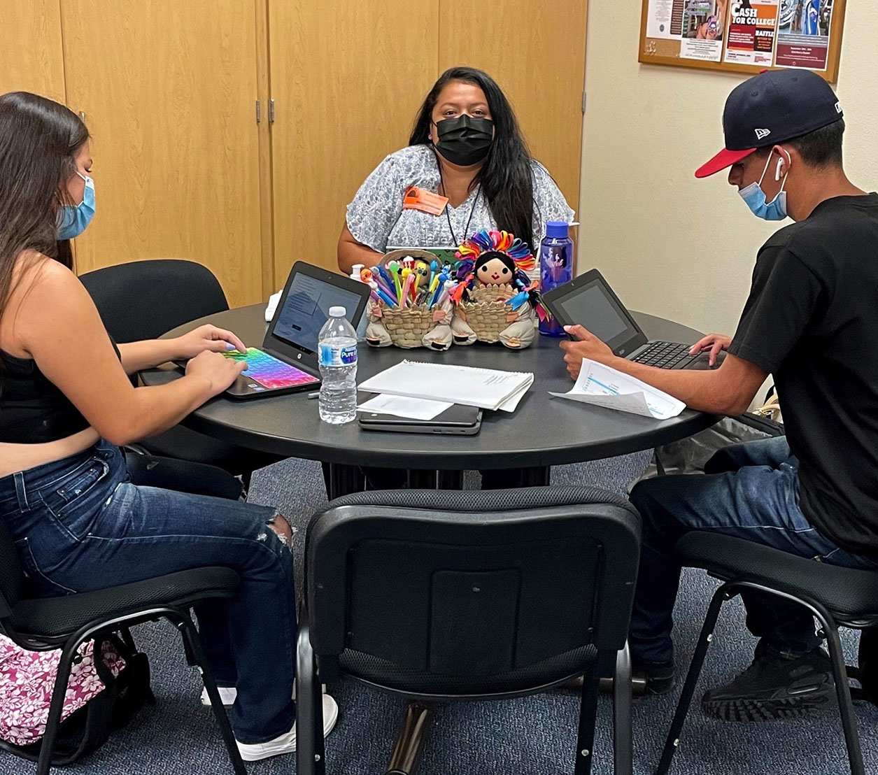 New__0022_Maria with students